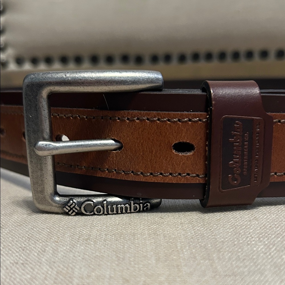 Columbia Men’s Tan Leather Belt with Silver Buckle, Size M (34-36)